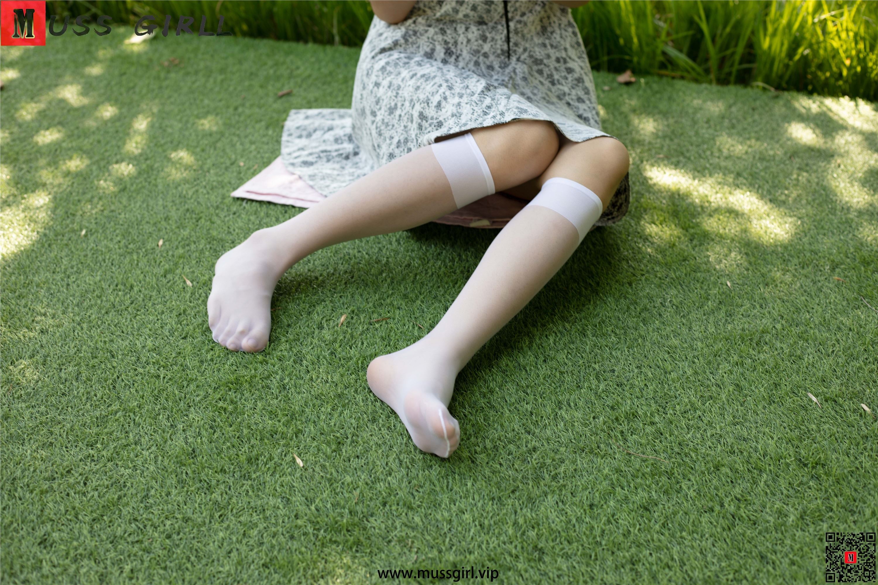 MussGirl慕丝女郎  NO.209 公园碎花裙过膝白丝